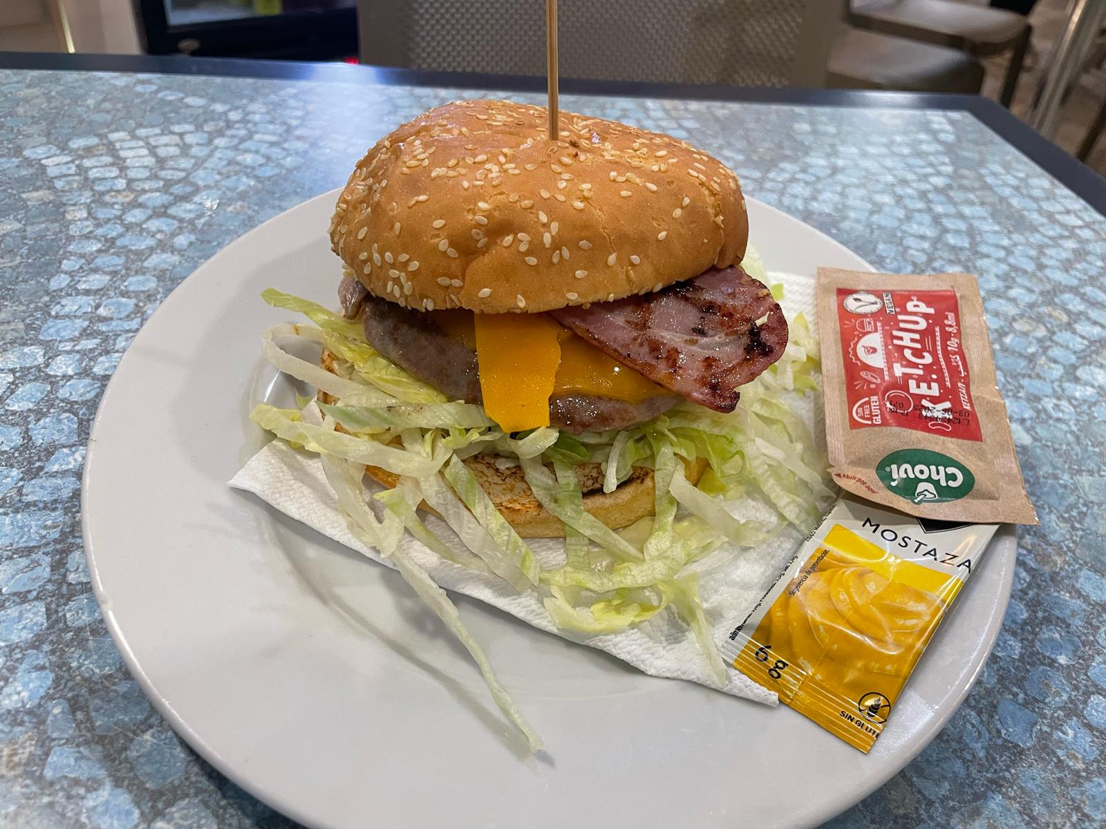 Hamburguesa completa - Hamburguesa con bacon, queso y verduras